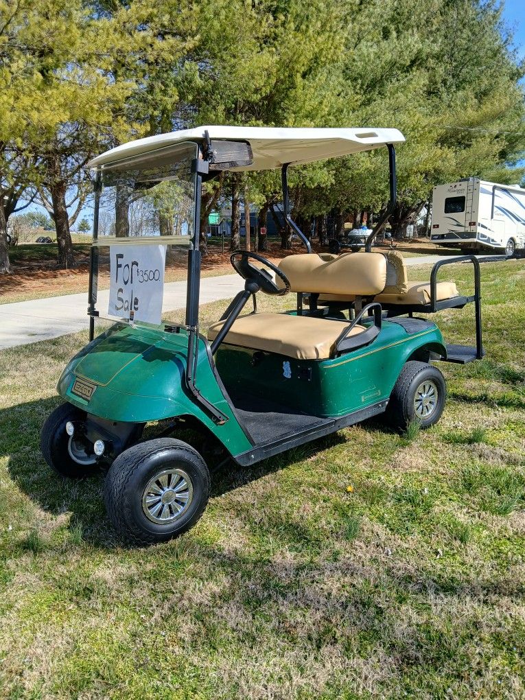 ELECTRIC EZ GO GOLF CART