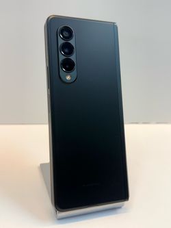 Samsung Galaxy Z Fold 3 256gb. ( Fully Unlocked Phone )