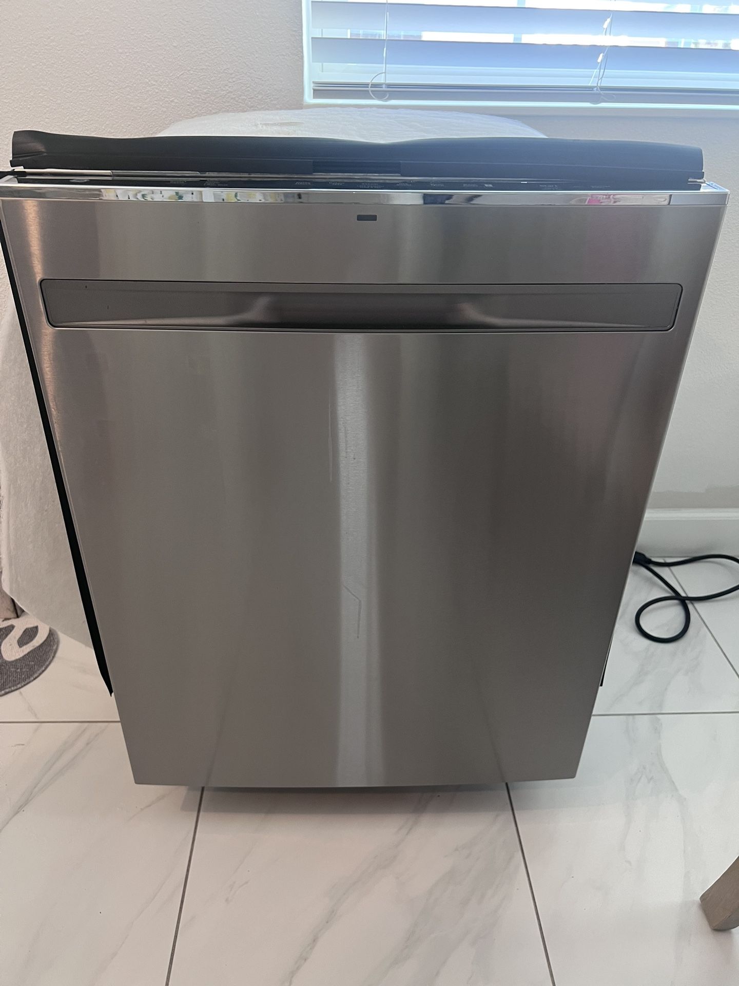 GE® ENERGY STAR® Fingerprint Resistant Top Control with Stainless Steel Interior Dishwasher