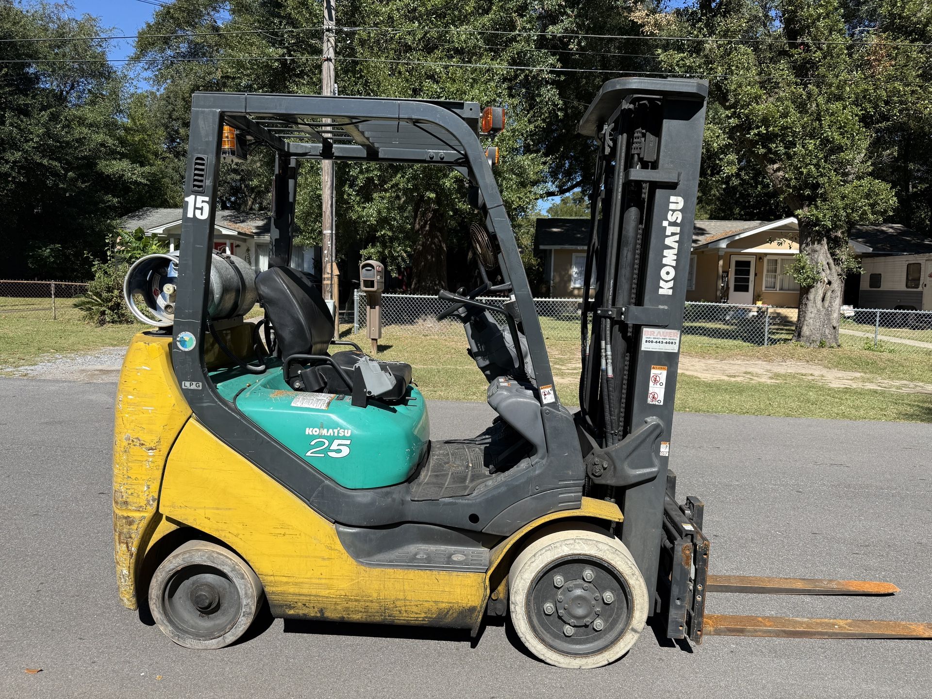 2018 Komatsu Forklift With Sideshifting Fork Positioner