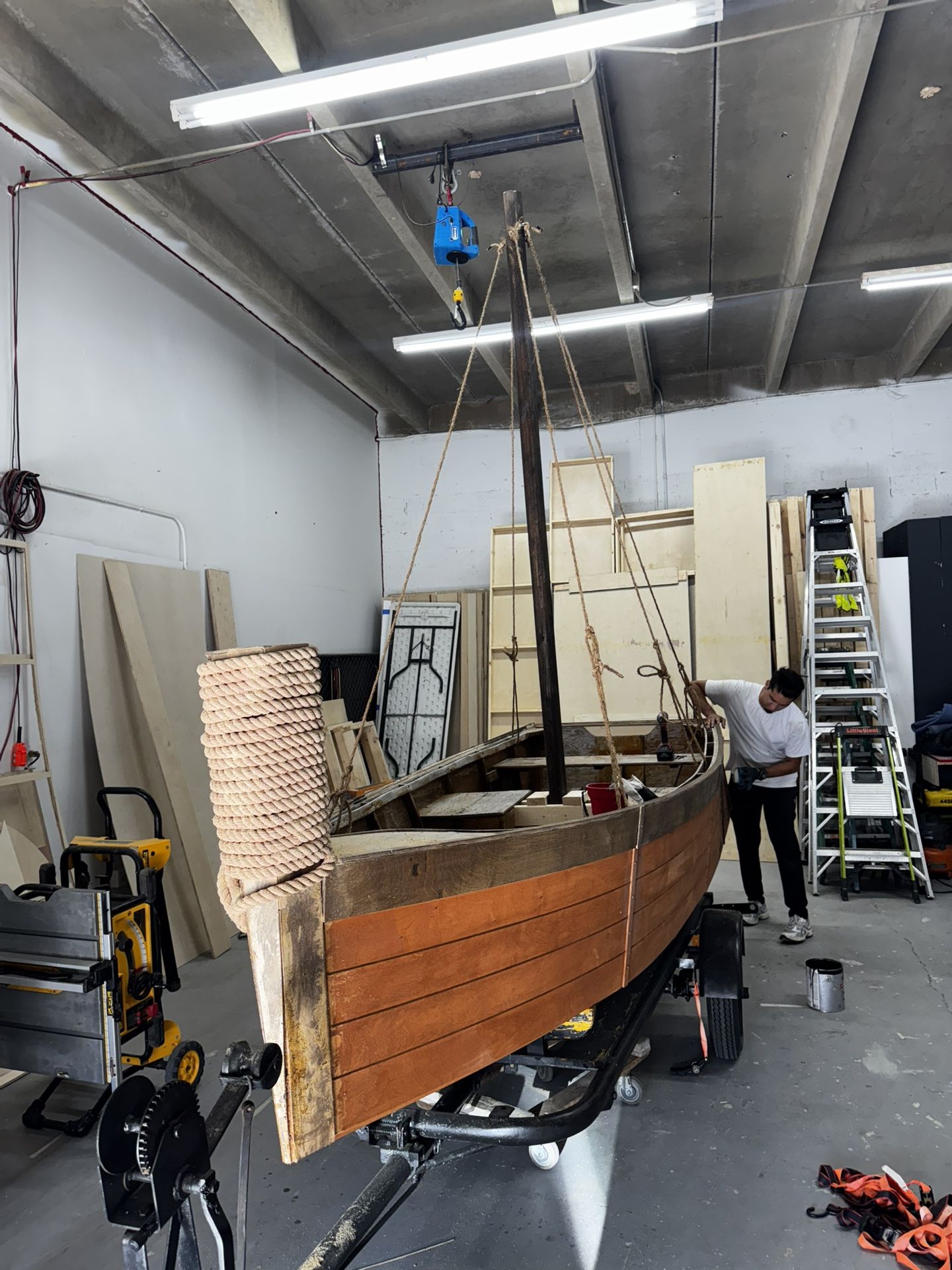 Realistic Boat Decor 16 Ft With Trailer