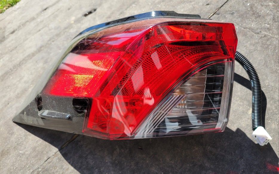 2019-2020-2021- 2022-2023 Toyota RAV4 Left Taillight OEM