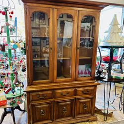 Early American 2 Piece Hutch 