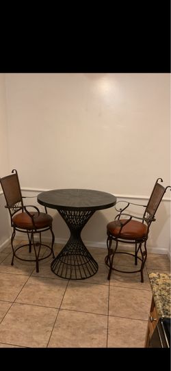 Stylish 3 Piece Table and Mantle Set