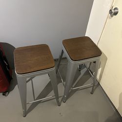 2 Barstool / Stools 