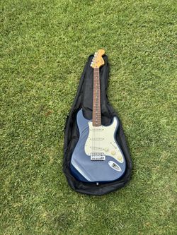 Fender squirt strap Blue 6 strings with case..$160