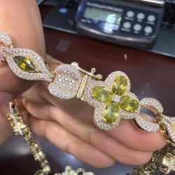 Vs Diamond Chain 10kt Gold With Peridots 