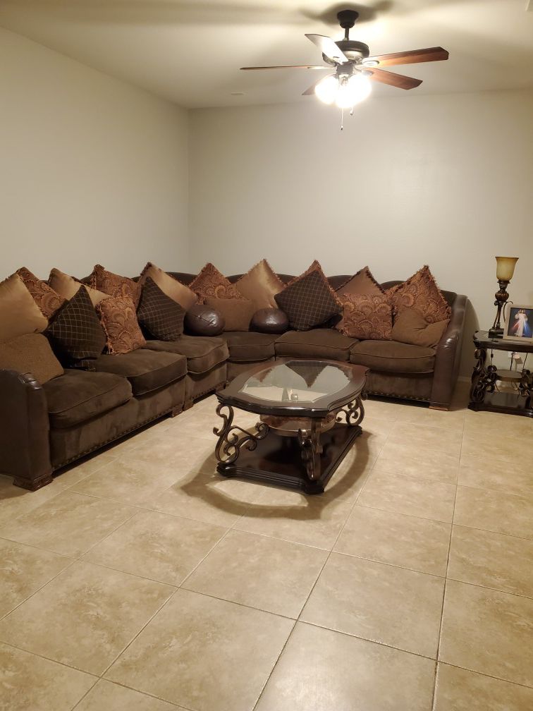 SECTIONAL SOFA WITH 20 DECORATIVEPILLOWS (TABLES NOT INCLUDED)