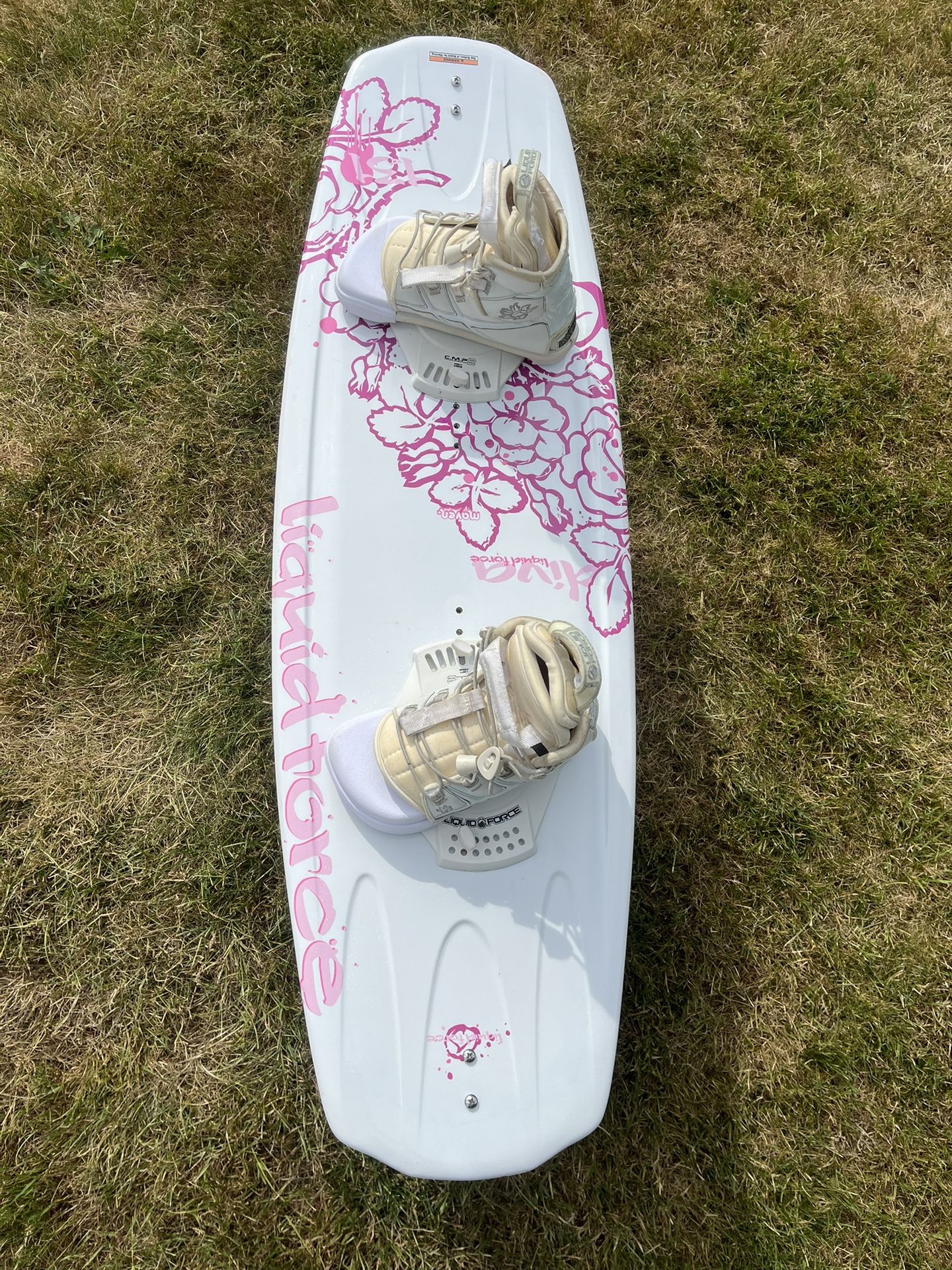Liquid Force Maven 131.3CM with Liquid Force fusion S/M bindings