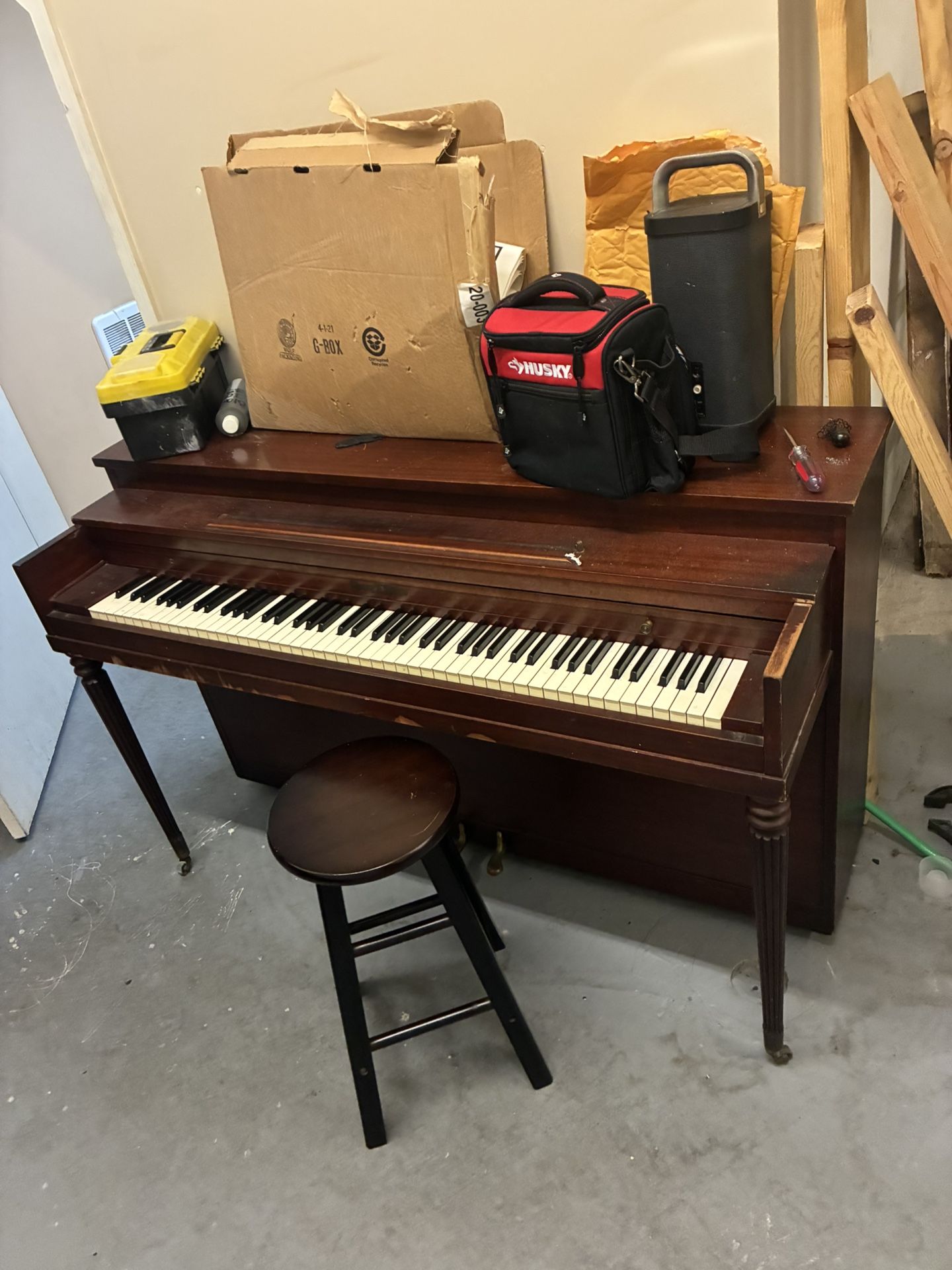 Upright Console Piano – Works Great – Solid Wood