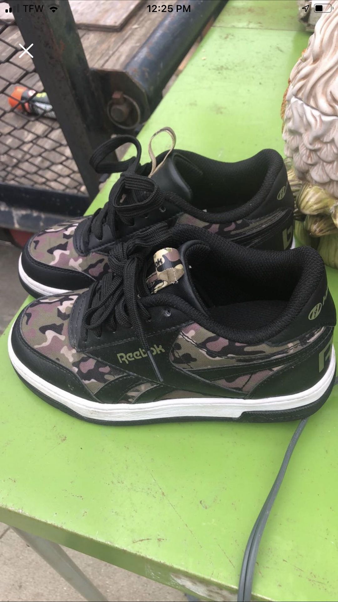 Reebok Heelys Size 2