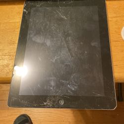 Black 16gb iPad Cracked Screen 