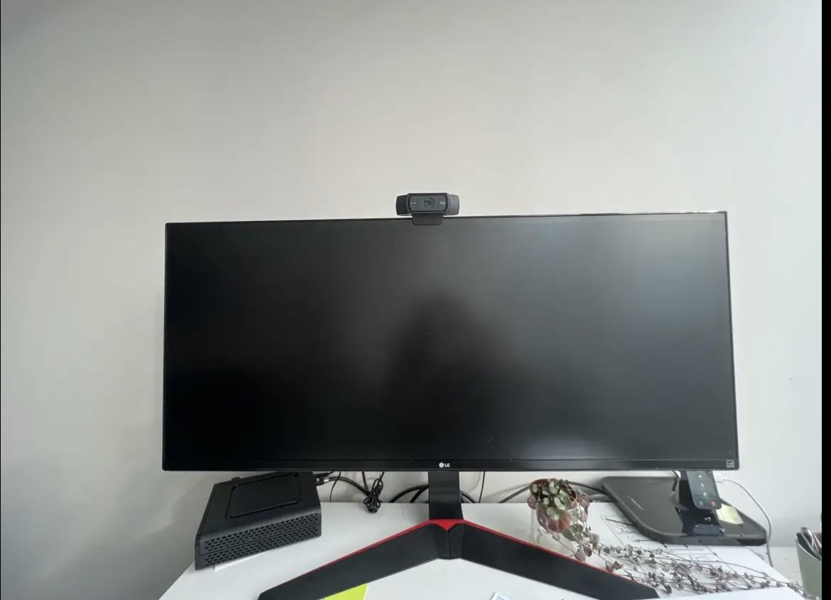 Wide Computer (Gaming) Monitor