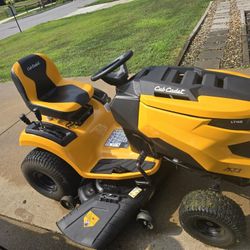 1 Year Old CUB CADET XT1 46 INCH