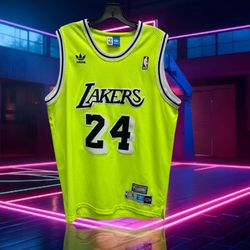Lakers Kobe #24 Jersey XL Youth L Womens for Sale in Canoga Park, CA -  OfferUp