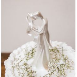 Wilton Cake Topper Wedding Bride And Groom White First Kiss