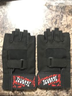 Weight lifting gloves