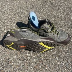 Woman’s Hiking Shoes 