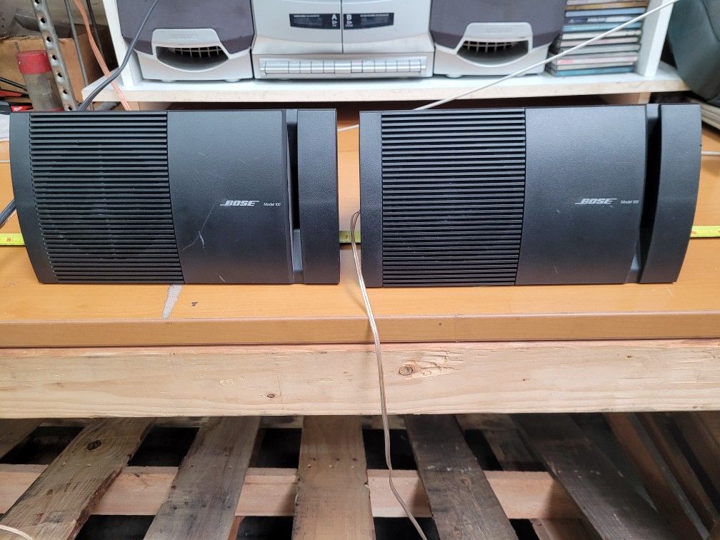 Bose 100 Series Speaker Set Of 2
