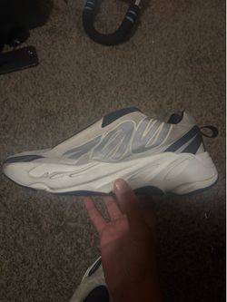 Addidas Yeezy 700