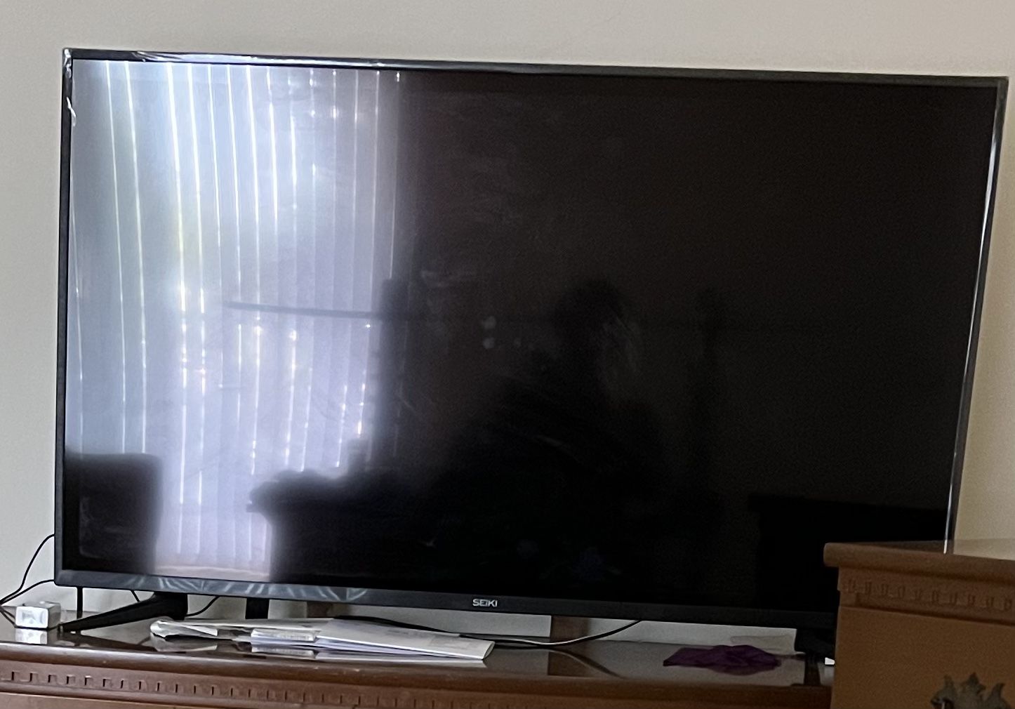 Seiki Smart tv 54 Inches - Almost New