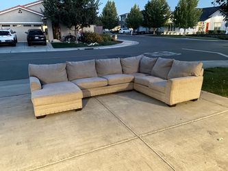 Large Beige U-Shaped Sectional w/ Chaise