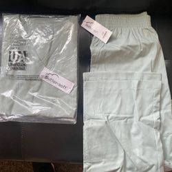 Women’s scrubs