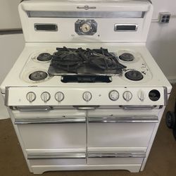 Vintage O'Keefe and Merritt Stove