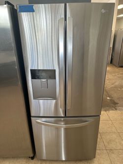 LG 30” W Stainless Steel French Door Refrigerator W Ice & Water