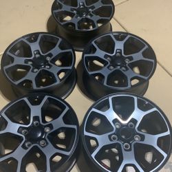 Jeep JL Wrangler Rubicon Wheel Set Of 5 Like New.