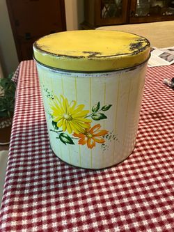 Vintage Decorware Metal canister with lid
