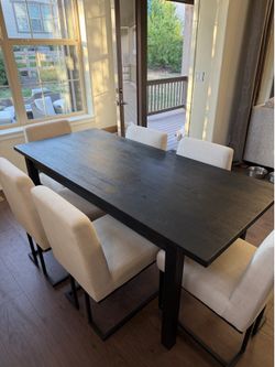 Black Magnolia Home Dining Set (Seats 6)