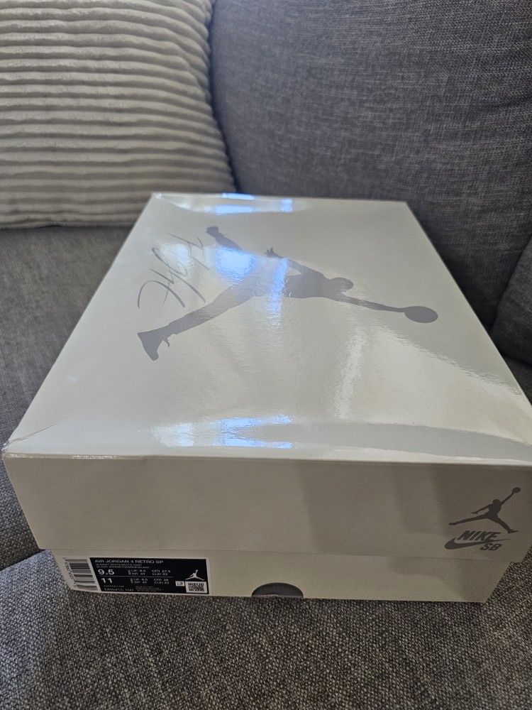 New Jordan 3 SB navy size 9.5 new with receipt NO TRADES!! NO LOW BALLERS