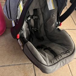 Graco Infant Carseat/Carrier