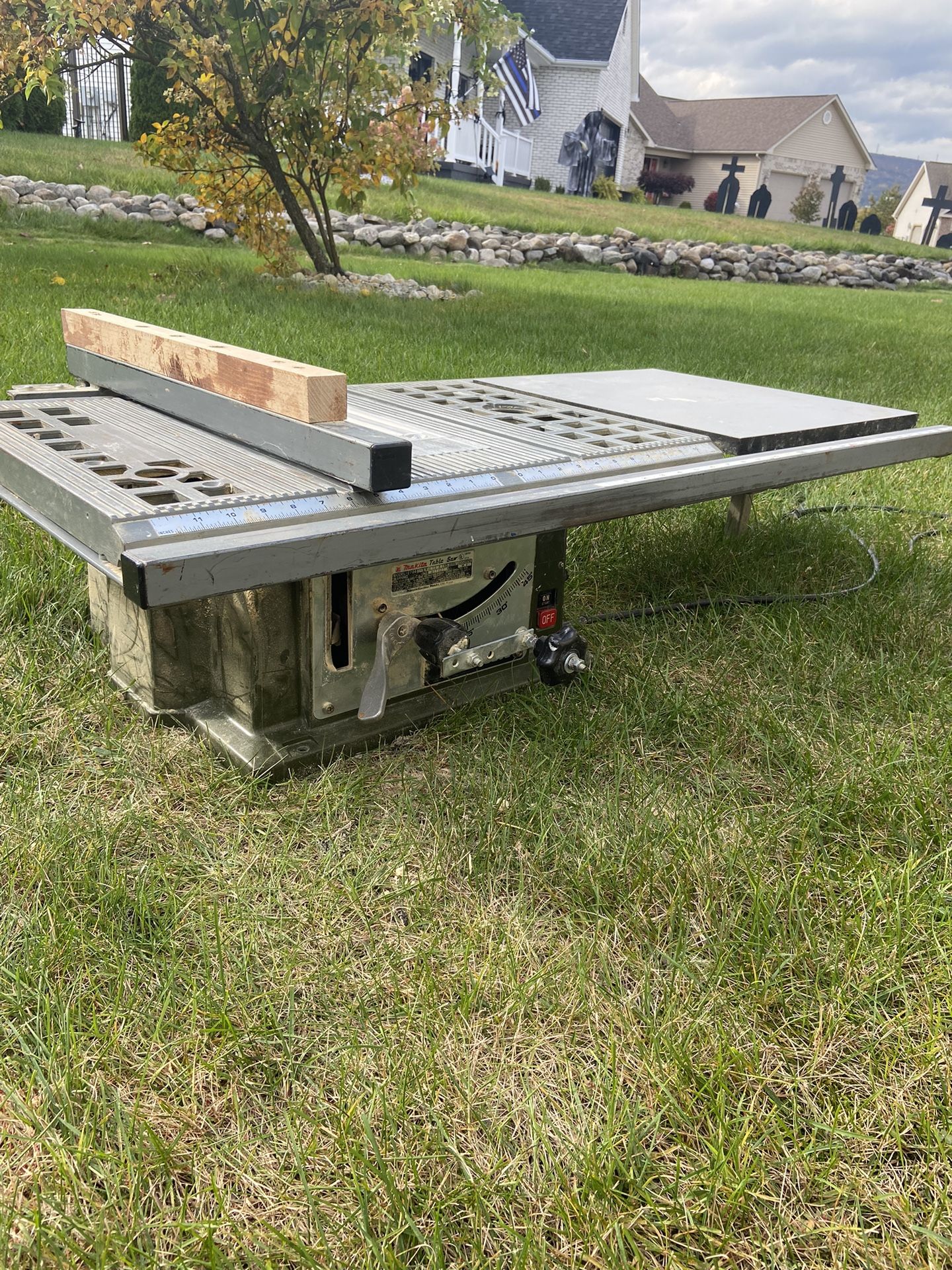 MAKITA CONTRACTOR TABLE SAW