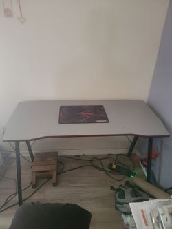 47" DESINO Gaming Desk – Gray/Black – Good Condition