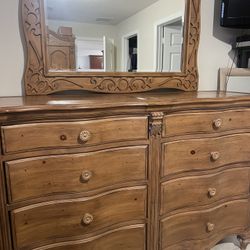 Wood Queen Bedroom Set