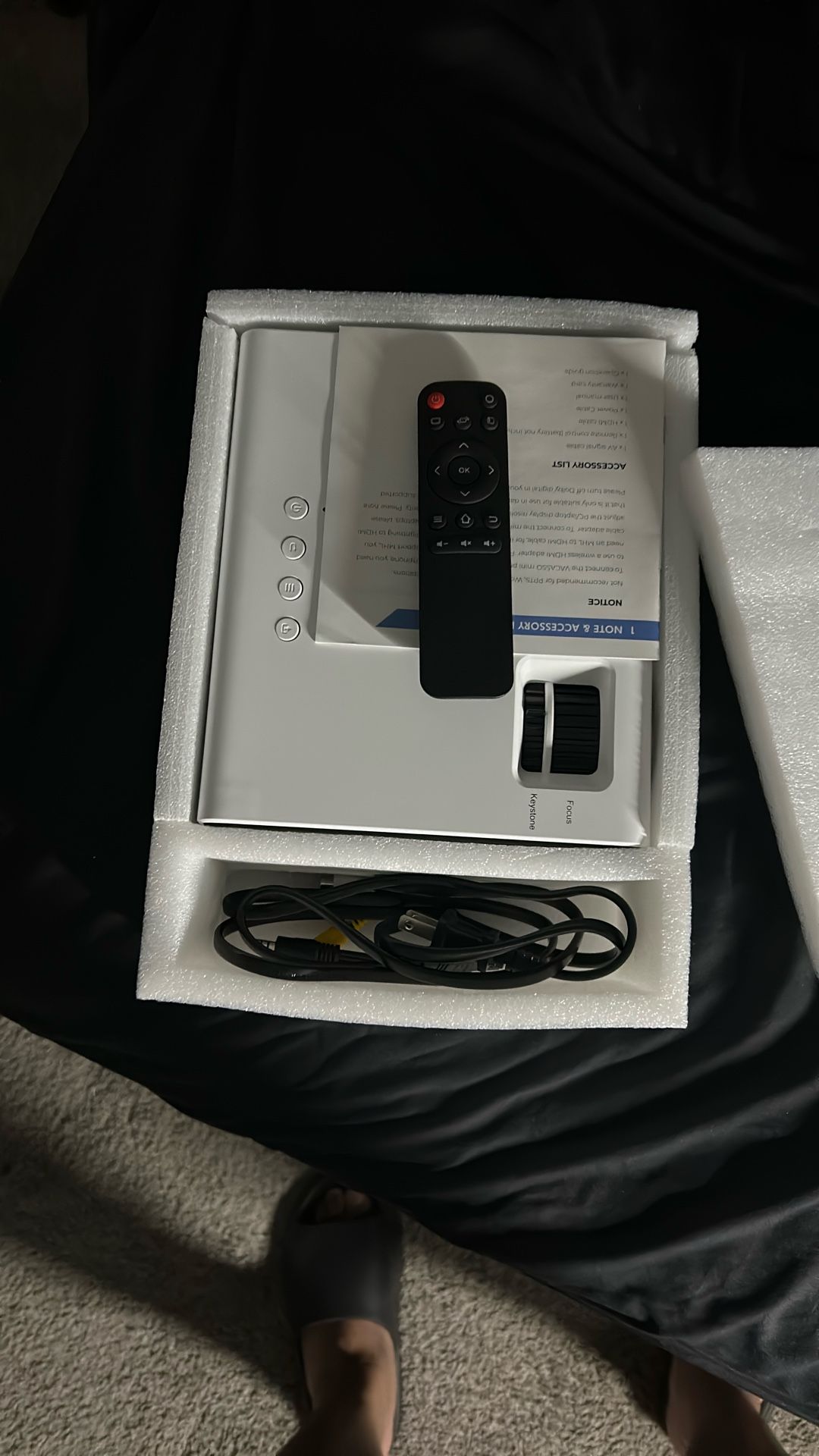 Vacasso Mini LCD Video Projector