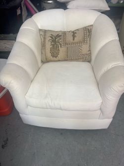 Tub chair rocks and swivels