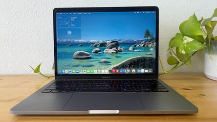 Like New Apple M1 MacBook Pro 13” 8-Core CPU / 8-Core GPU - 256GB SSD / 8GB Space Gray