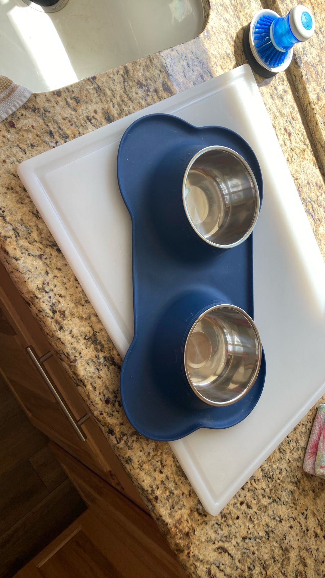 Double Dog Or Cat Feeding Platform