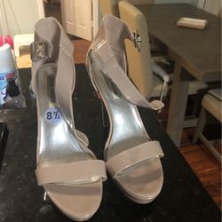 Ladies Shoes 8 1/2