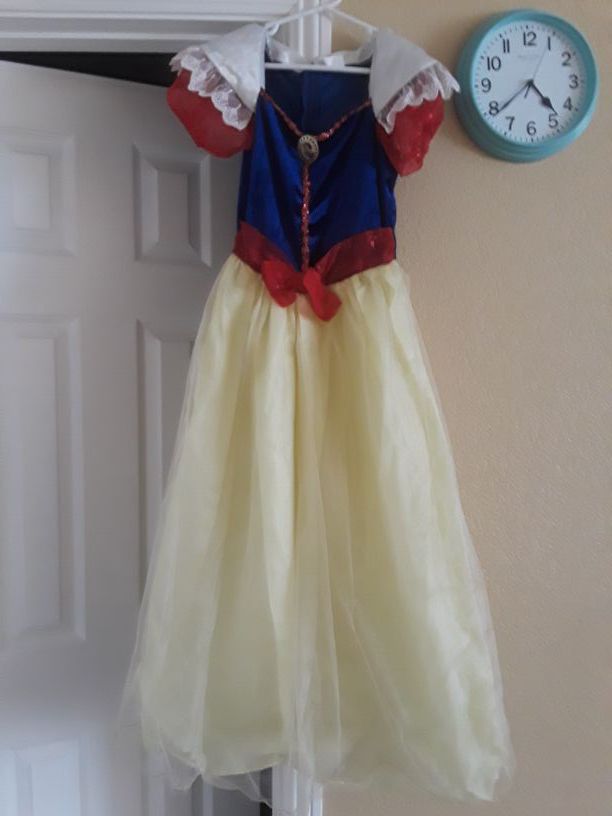 Snow white costume with red headband