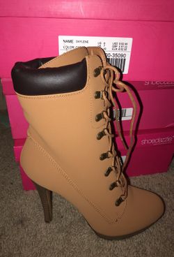 Boots size 9