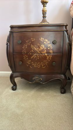 2 Matching Nightstands 