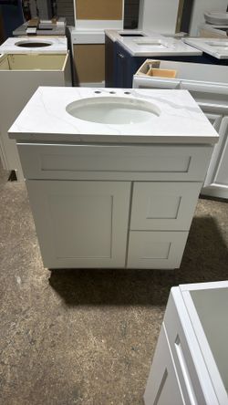 White Shaker Vanity Cabinet With Quartz Countertop