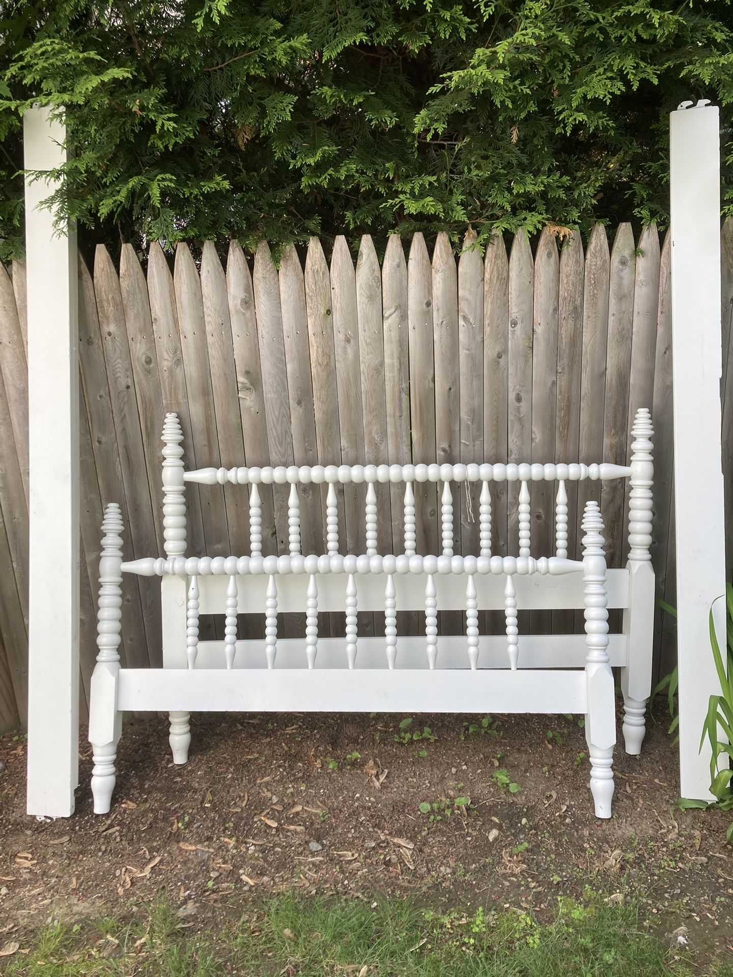 Vintage Spindle Wood Full Bed Frame W/siderails