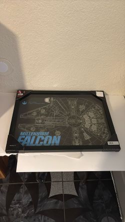 Disney Star Wars Millenium Falcon Shadow Box