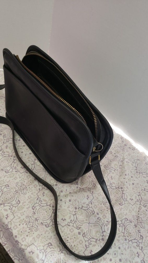 Used Coach Black Smooth Leather Crossbody Handbag