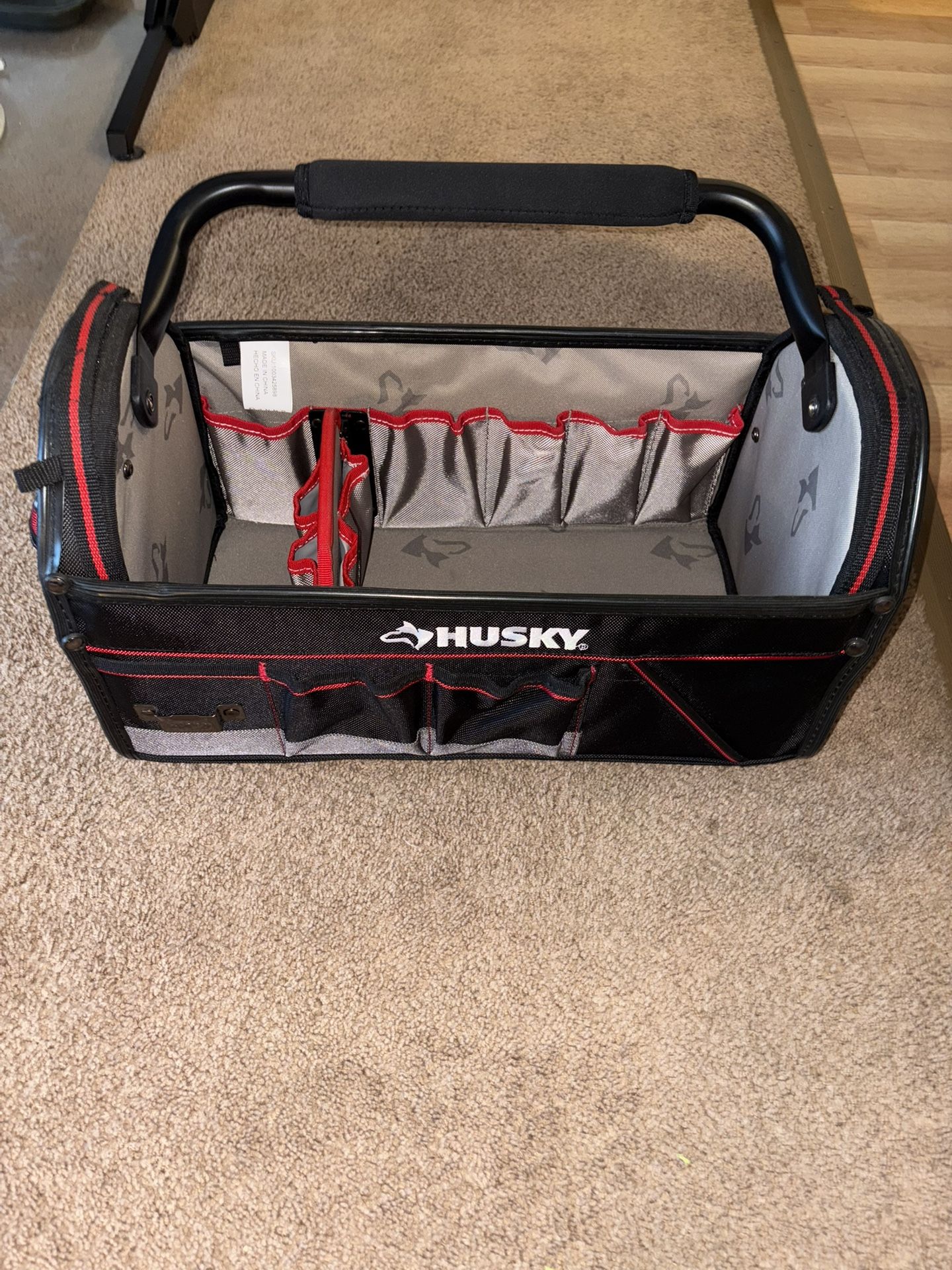 Husky Tool Box New without Tags (SEND OFFERS)